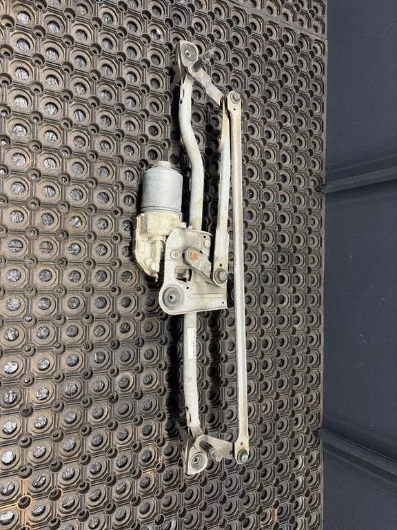 Front wiper linkage and motor – Volvo V60 (2013-2018)