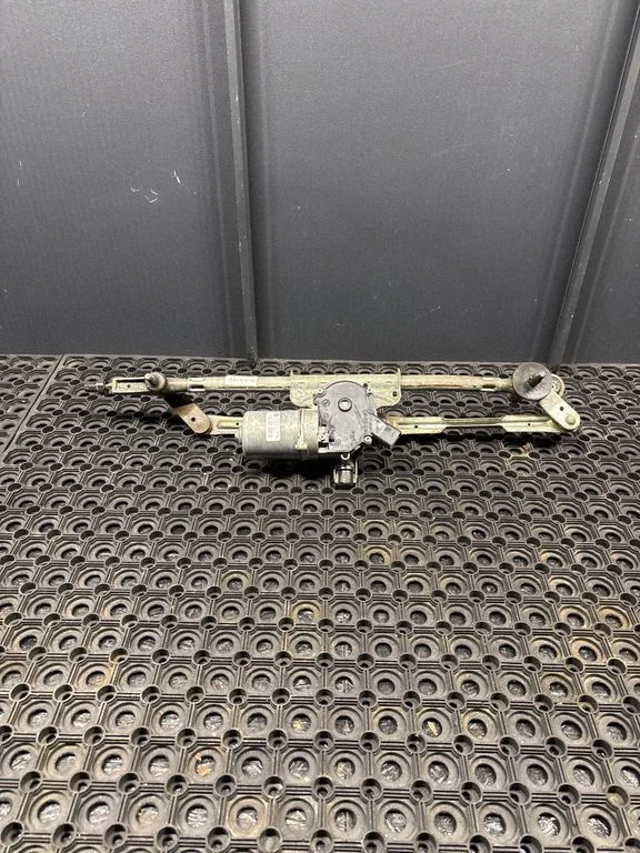 Front wiper linkage and motor