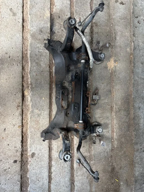 Front subframe – Chrysler Town & Country V (2008-2016)