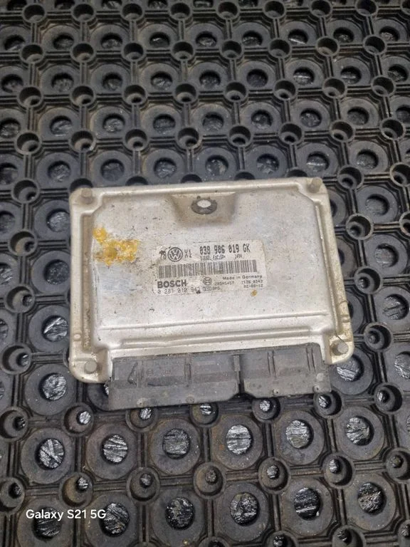 Engine control unit/module – Volkswagen Passat B5.5 (2001-2005)