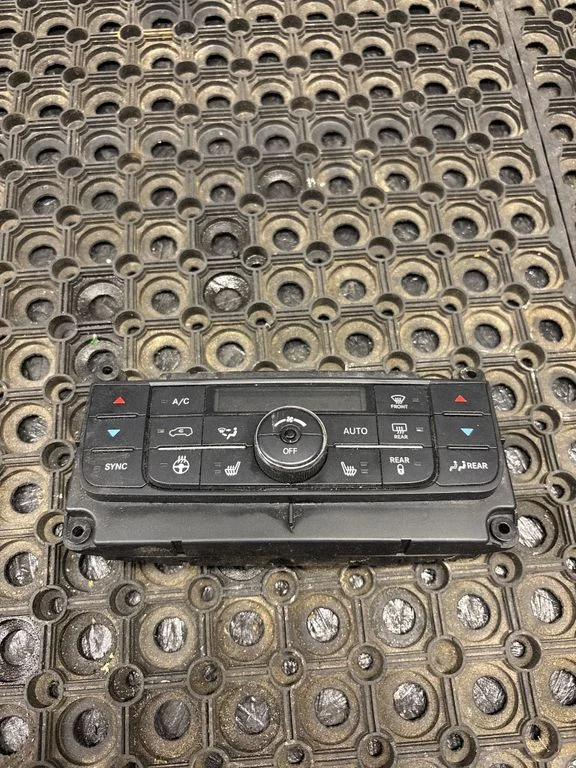 Climate control unit 68111337AF