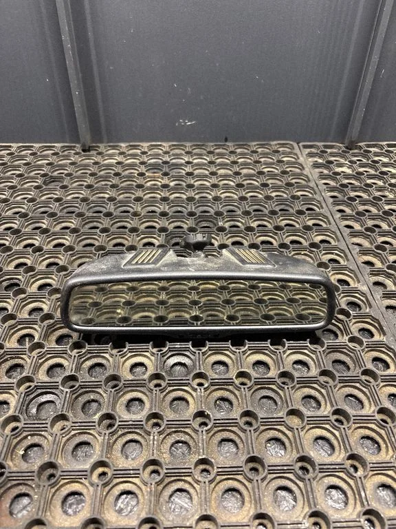 Rear view mirror (interior)