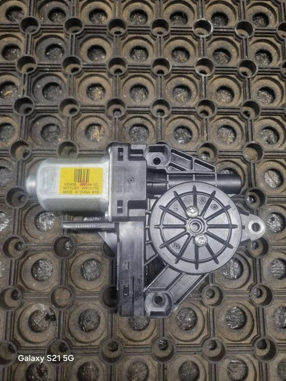 Front door window regulator motor – Volvo V60 (2013-2018)