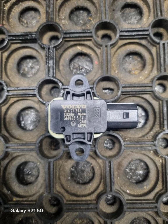 Airbag deployment crash/impact sensor 31471578