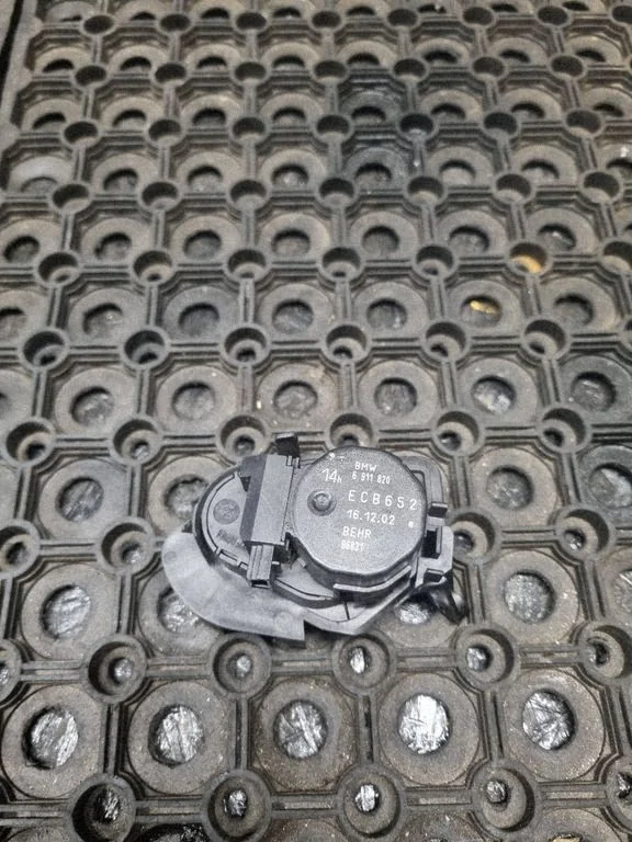 Silniczek klapki nawiewu – BMW Seria 7 E65 E66 (2001-2008)