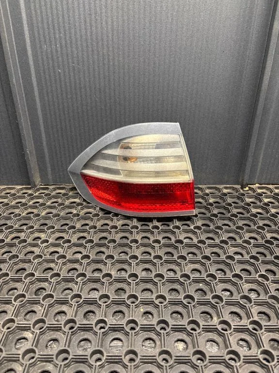 Lampa tylna w błotniku 012A02RS11995