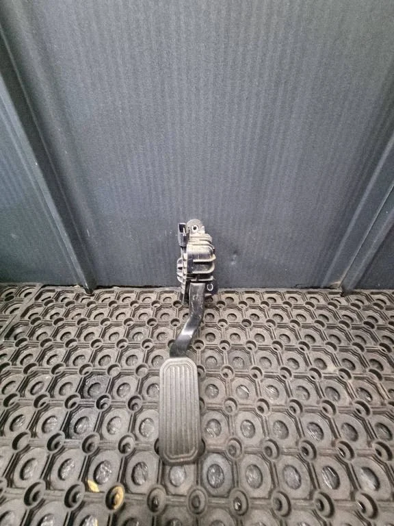 Accelerator throttle pedal 7812047050