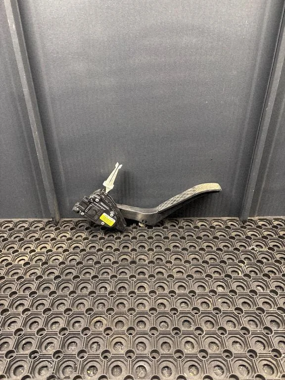 Accelerator throttle pedal 6PV00802624