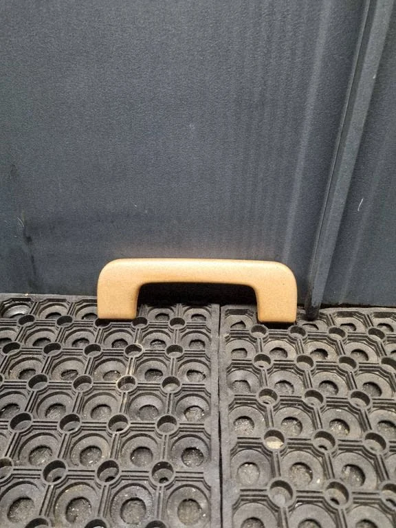 Front interior roof grab handle 8P0857607