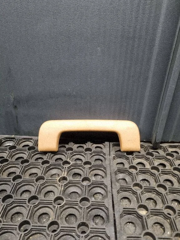 Front interior roof grab handle 8P0857607