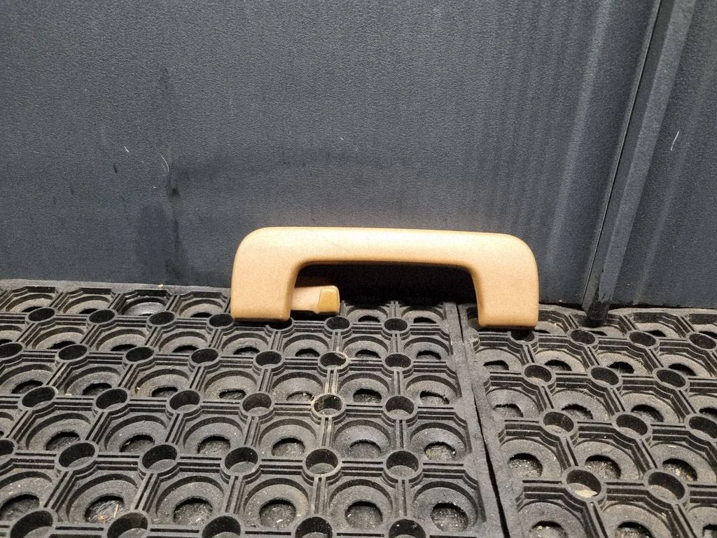 Front interior roof grab handle 8P0857607