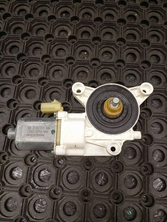 Front door window regulator motor – Chrysler Grand Voyager V (2007-2015)
