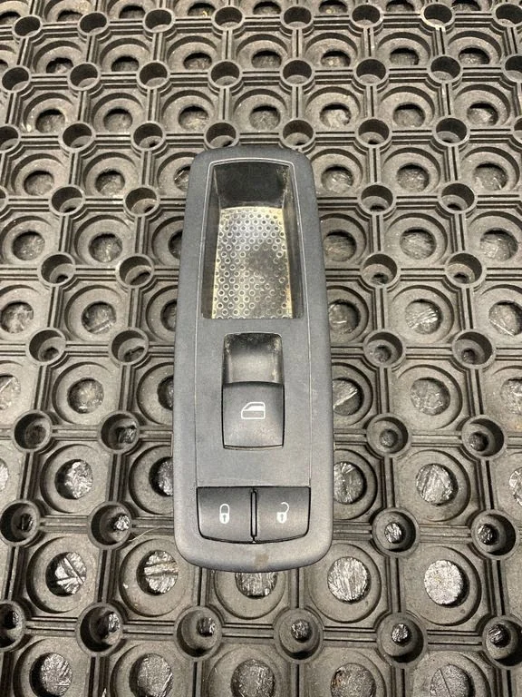 Electric window control switch 68029178AA