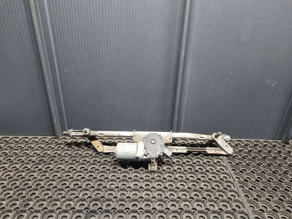 Front wiper linkage and motor – Chrysler Grand Voyager V (2007-2015)