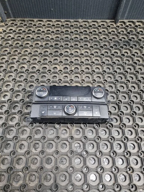 Climate control unit – Chrysler Grand Voyager V (2007-2015)