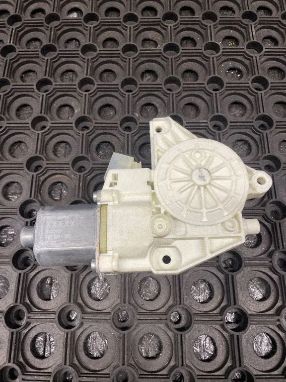 Rear door window regulator motor – Mercedes-Benz E-Class W212 (2009-2016)