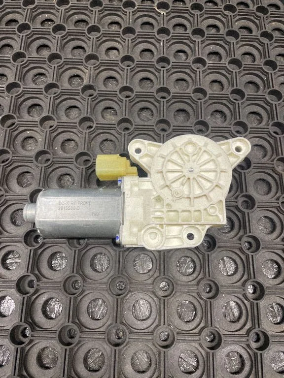 Front door window regulator motor – Chrysler Grand Voyager V (2007-2015)