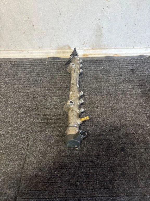 Fuel pressure regulator – Volvo V50 (2004-2007)