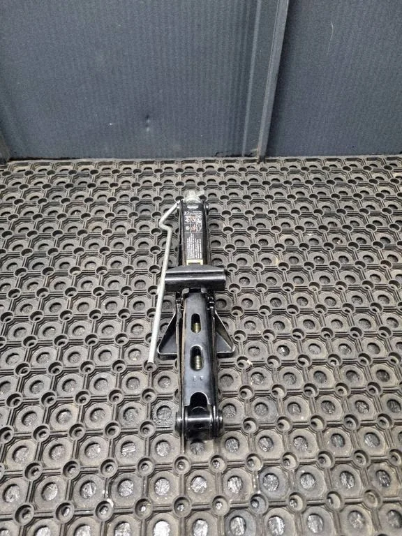 Lift Jack – Volvo V50 (2008-2012)