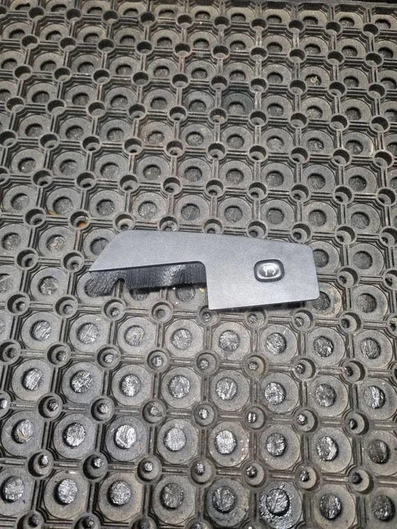 Tailgate opening switch 04602751AA