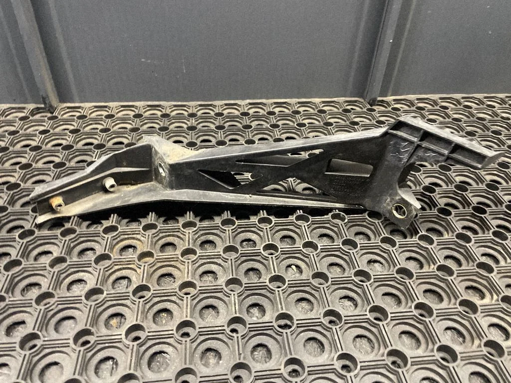Front bumper mounting bracket PP023011AAH