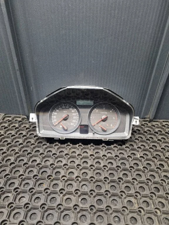 Speedometer (instrument cluster) – Volvo V50 (2008-2012)