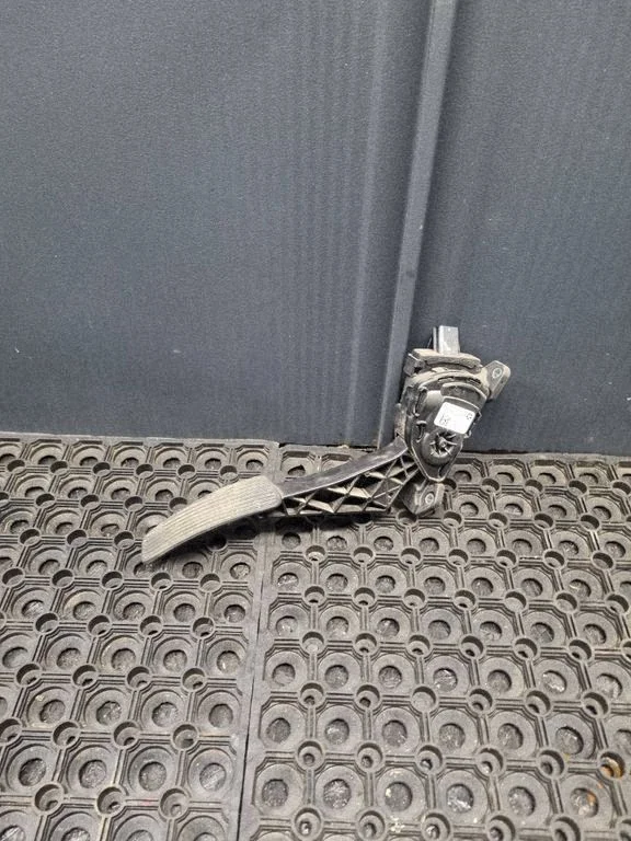 Accelerator throttle pedal 05281225AA