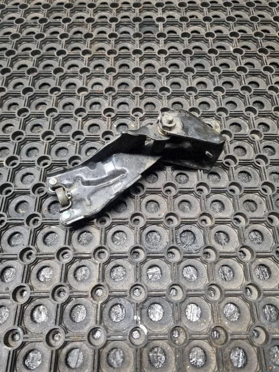 Sliding door middle roller runner – Chrysler Grand Voyager V (2007-2015)