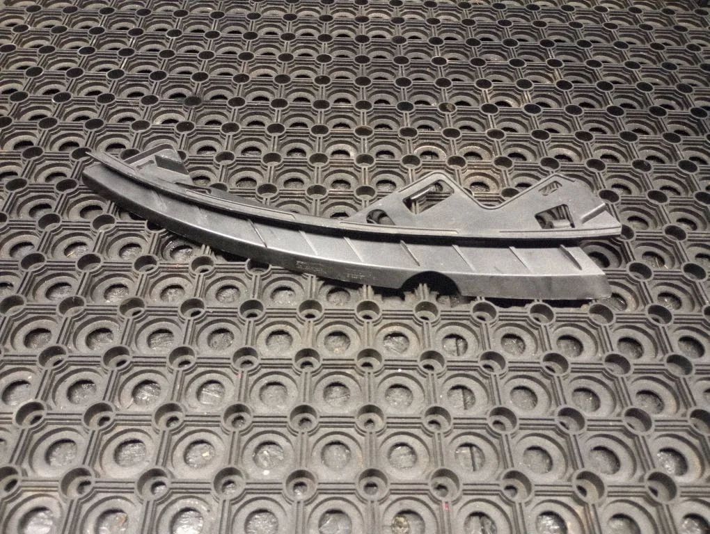Headlight/headlamp mounting bracket 31323157