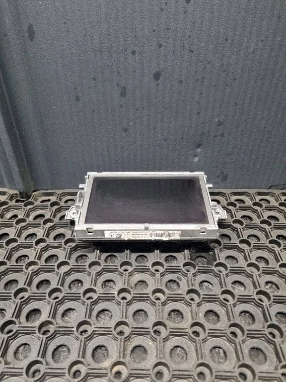 Screen/display/small screen – Mercedes-Benz E-Class W212 (2009-2016)
