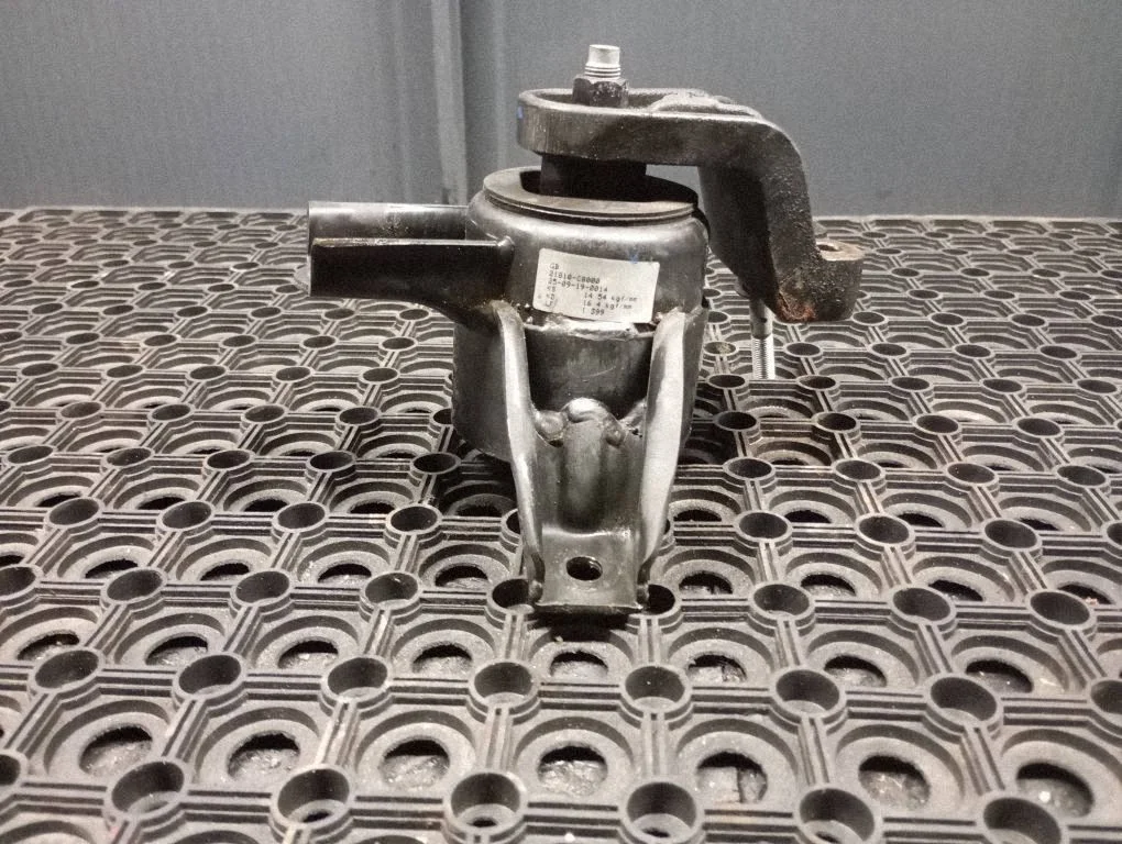 Engine mount bracket 21810C8000