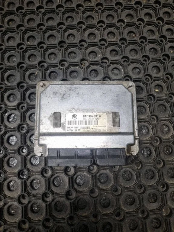 Engine control unit/module 047906033A