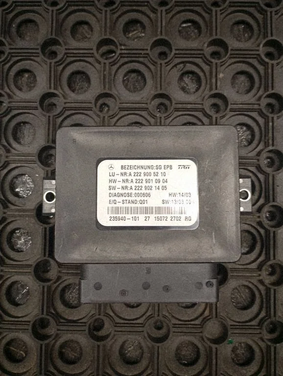 Hand brake control module – Mercedes-Benz C-Class W205 (2014-2021)