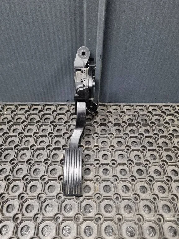 Accelerator throttle pedal 327001RXXX