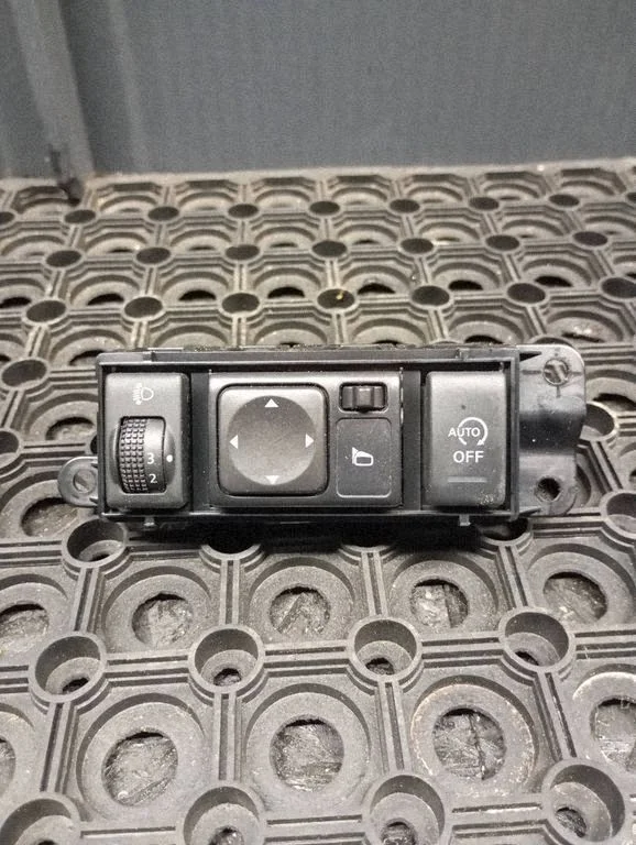 Muud lülitid / nupud / hoovad – Nissan Juke I F15 (2010-2018)