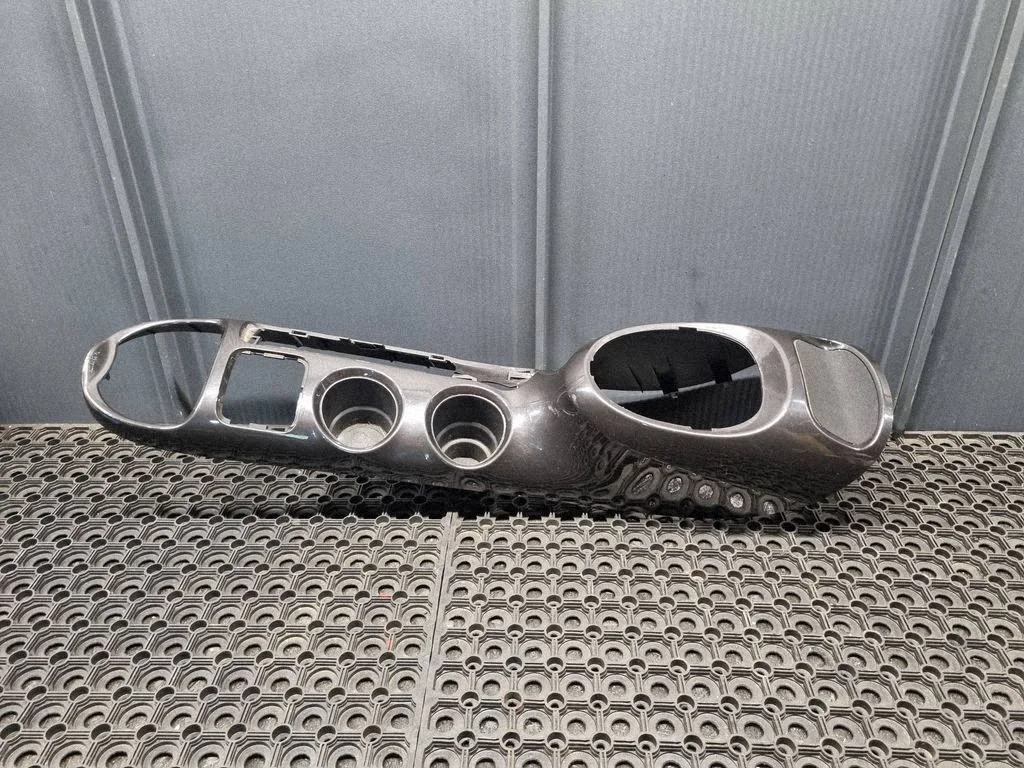 Keskkonsool – Nissan Juke I F15 (2010-2018)