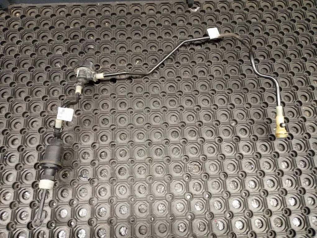Clutch slave cylinder – Nissan Juke I F15 (2010-2018)
