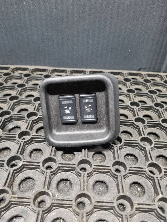 Seat heating switch P13753B48300