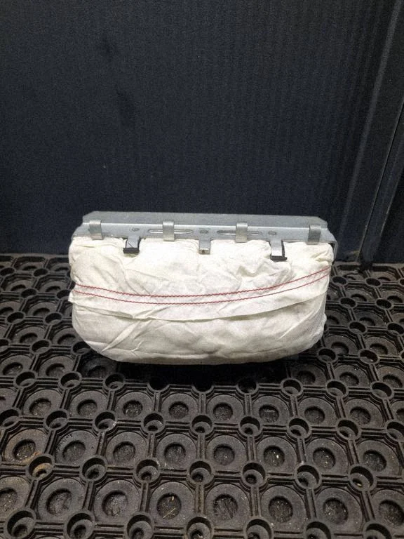 Passenger airbag 0589P1000573