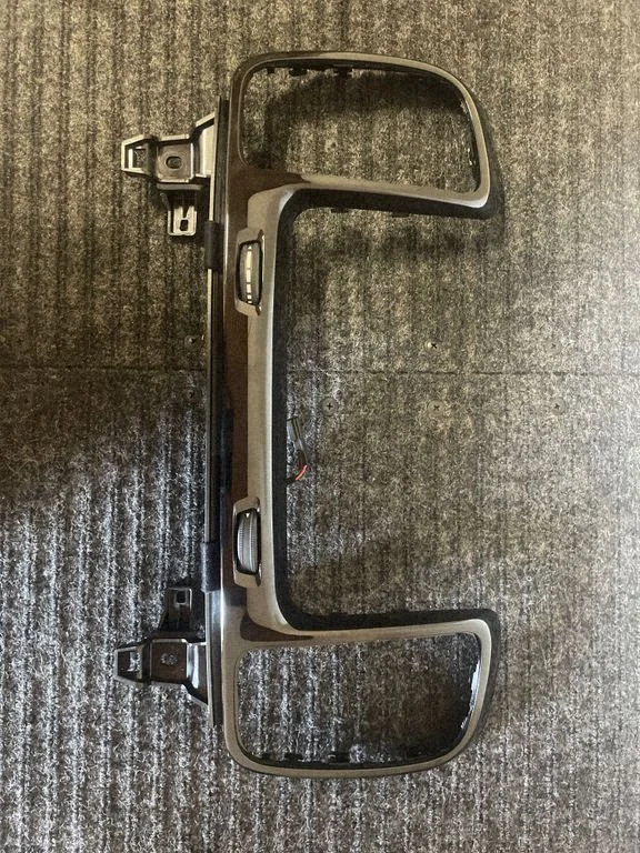 Panel trim 09091000