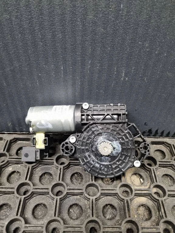 Sunroof motor/actuator