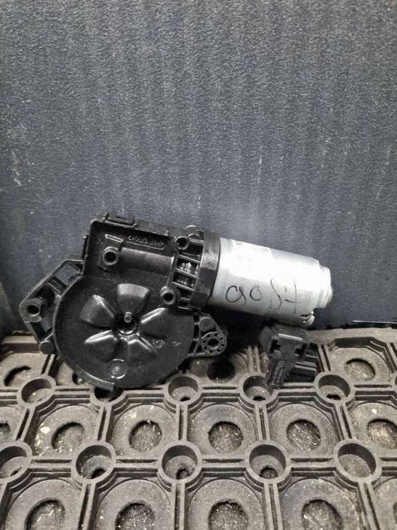 Sunroof motor/actuator