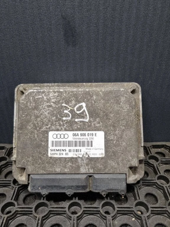 Engine control unit/module 06A906019E