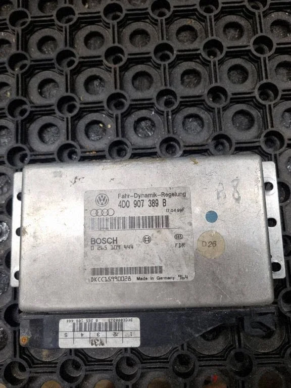 Engine control unit/module 4D0907389B