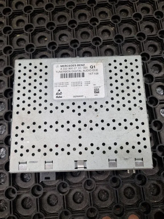 Radio/CD/DVD/GPS head unit A2229002710