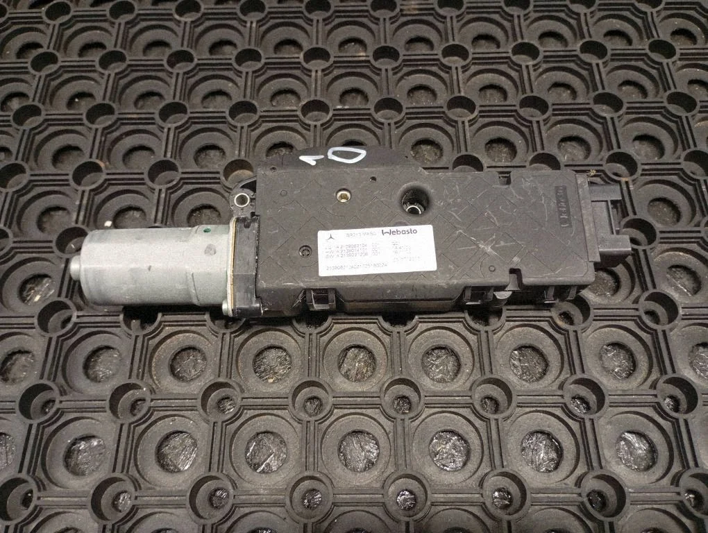 Sunroof motor/actuator – Mercedes-Benz C-Class W205 (2014-2021)