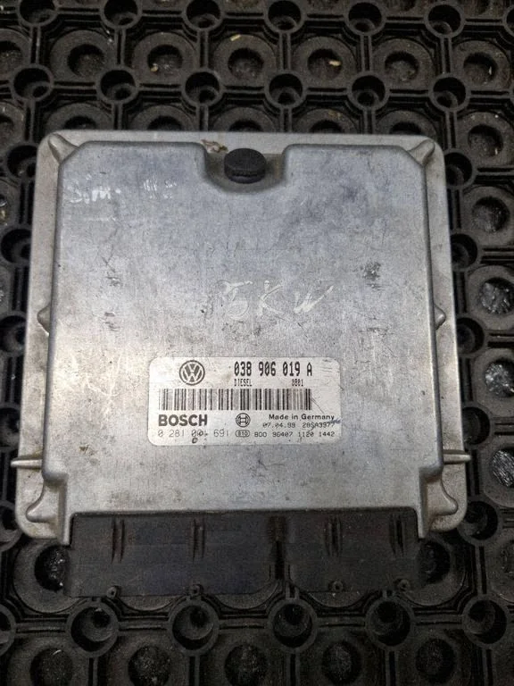 Mootori juhtplokk – Audi A4 S4 B5 8D (1999-2000)