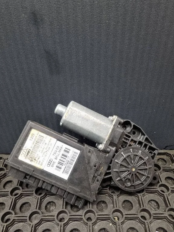 Front door window regulator motor – Audi A8 S8 D3 4E (2002-2009)