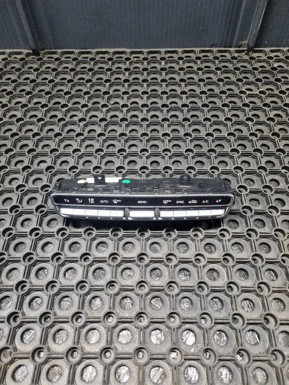 Climate control unit – Mercedes-Benz C-Class W205 (2014-2021)