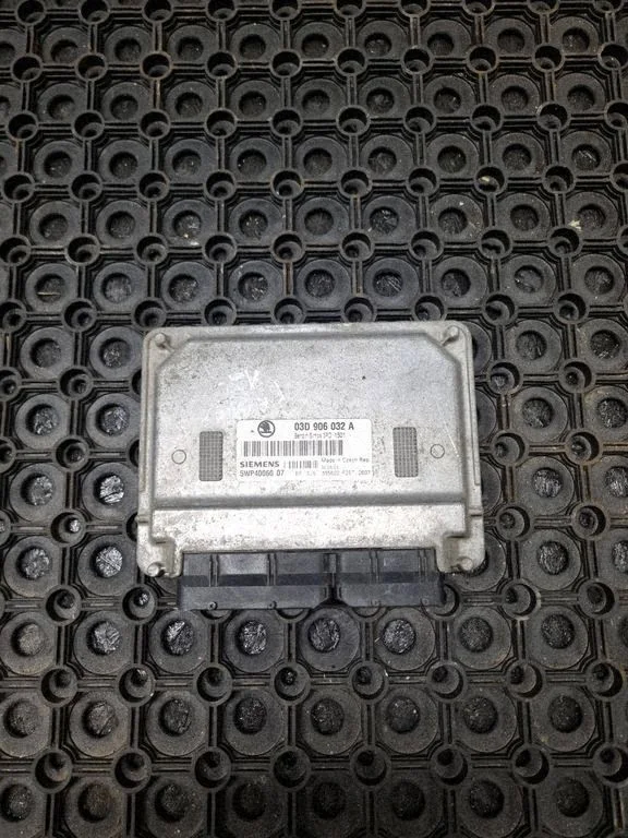 Engine control unit/module 03D906032A
